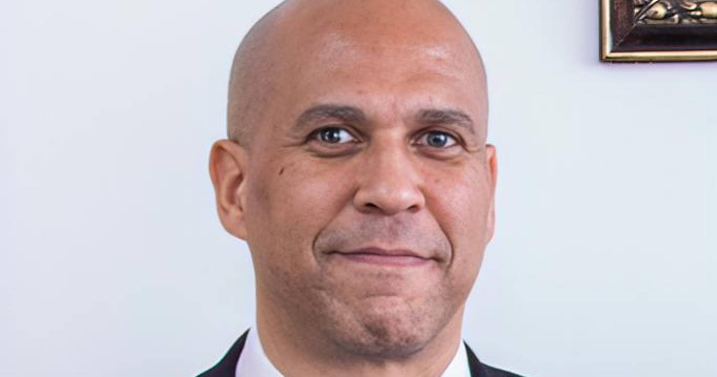 Senador democrata faz discurso de 12 horas no Senado contra agenda de Trump