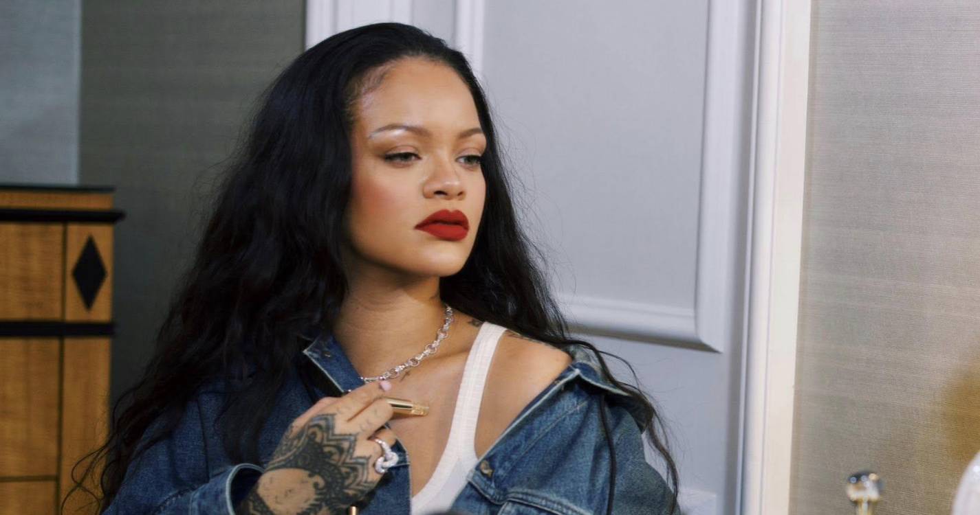 Mulher dispara vários tiros em direção à casa de Rihanna
