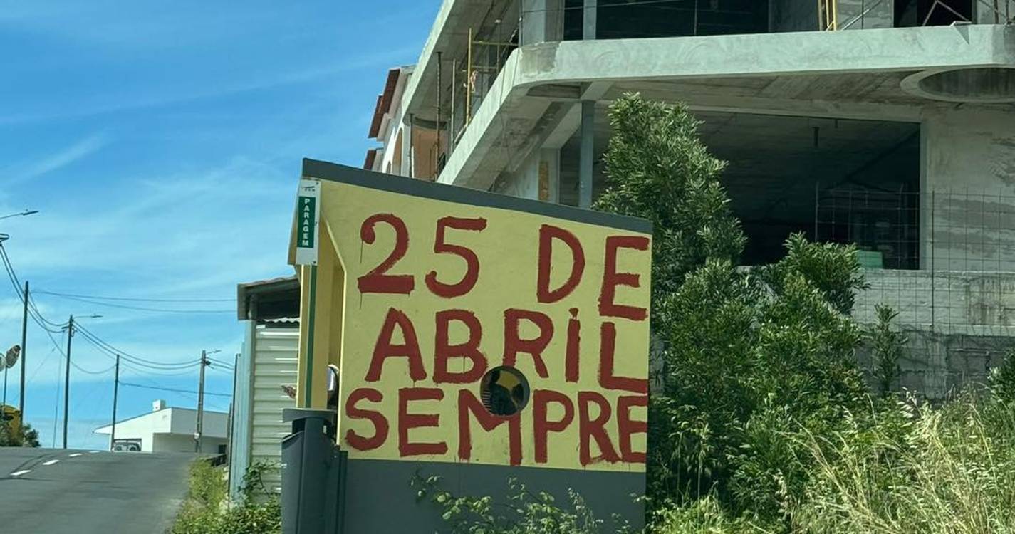 Câmara de Santa Cruz denuncia vandalismo em paragens de autocarros do concelho