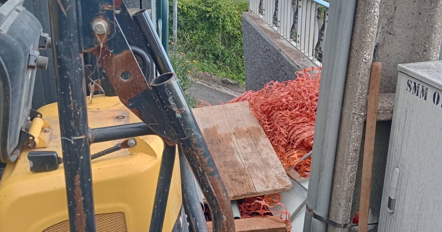 Materiais de obra deixados na via pública indignam populares da Boa Nova