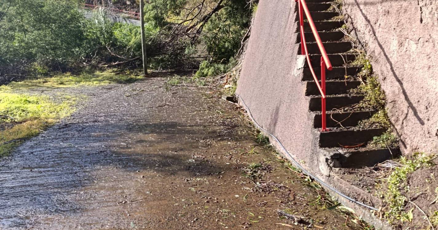 Mau tempo isola população de localidade na Ribeira Brava