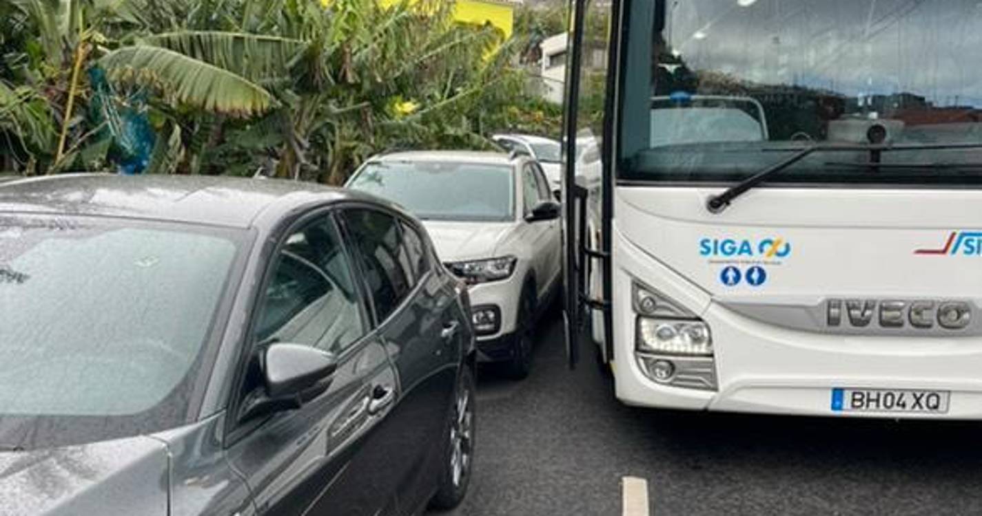 Estacionamento abusivo dificulta passagem de autocarros na Lombada da Ponta do Sol (com vídeo)