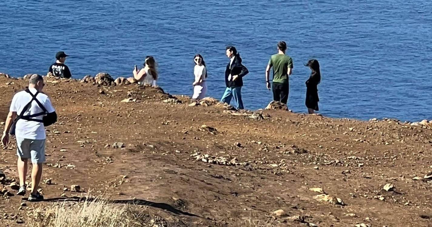 Turistas voltam a arriscar na Ponta do Pargo (com fotos e vídeo)