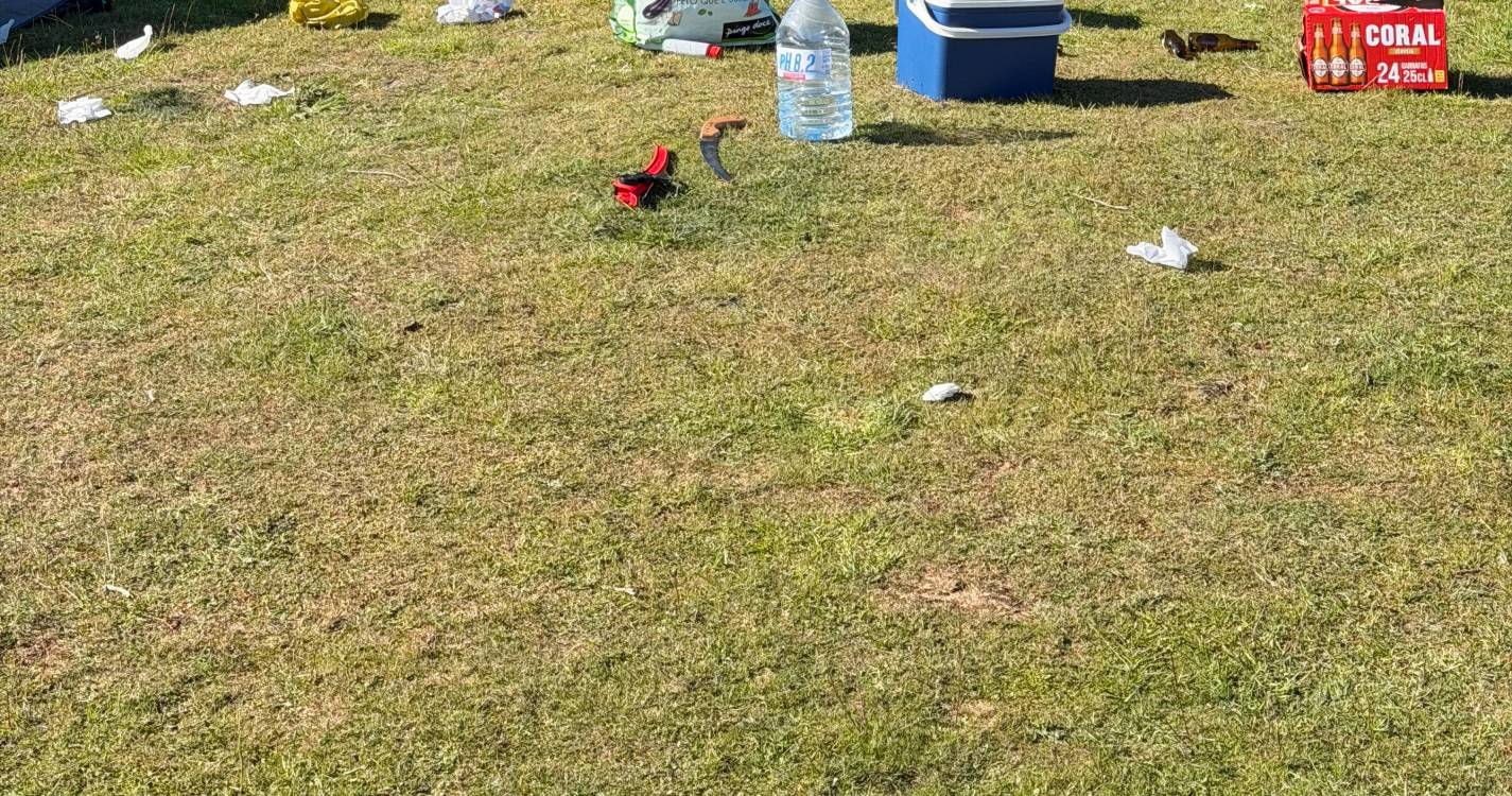 Lixo espalhado no Chão das Feiteiras denuncia falta de civismo na serra