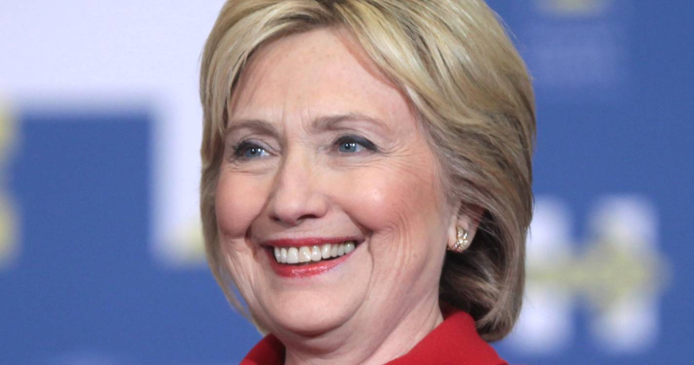 Hillary Clinton pede que Trump seja questionado sobre laços com Epstein