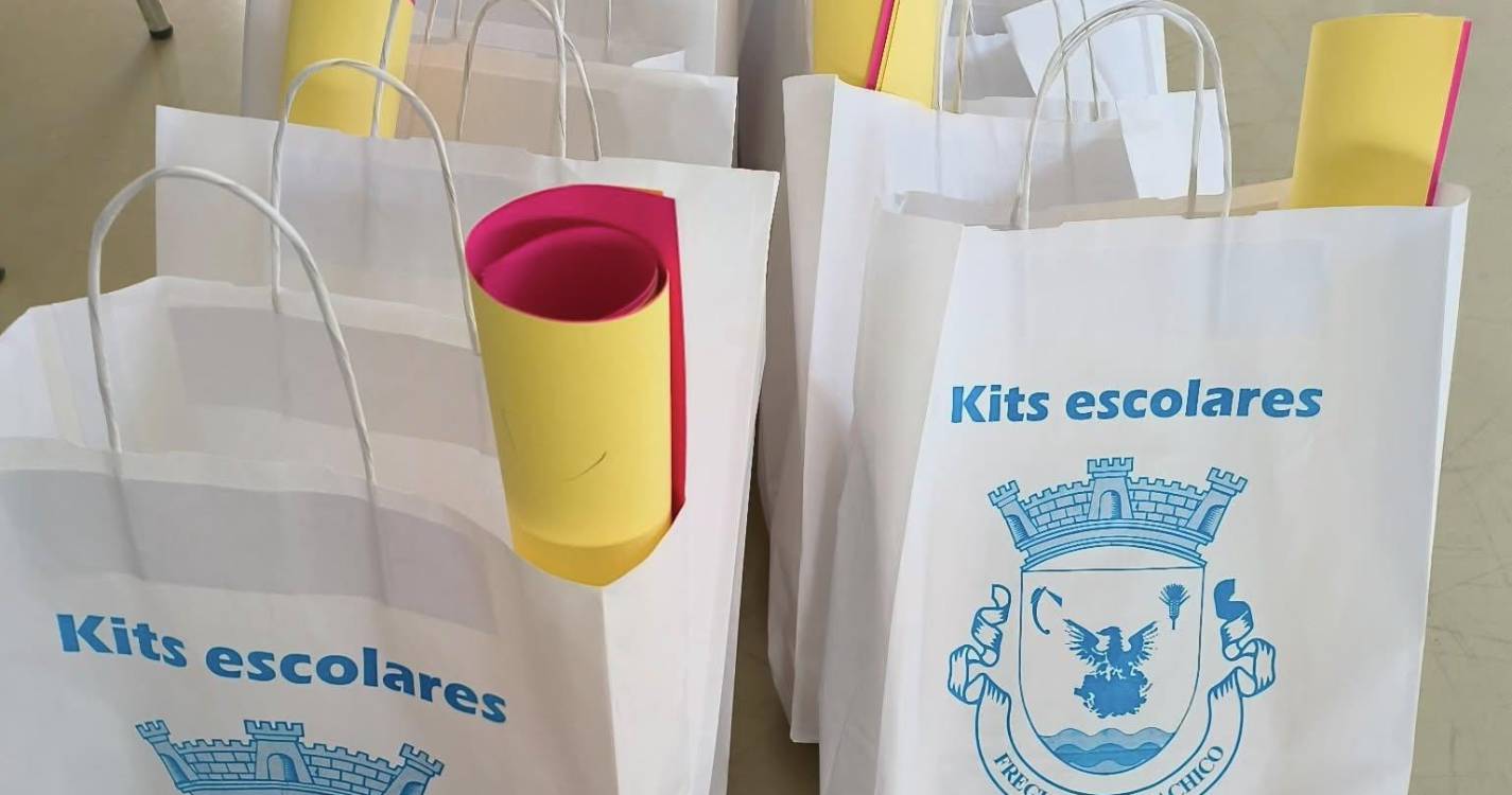 Machico entrega kits escolares