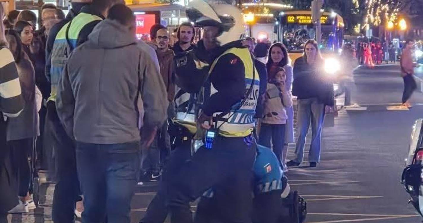 Homem detido pela PSP após ameaçar transeuntes na Avenida do Mar (com foto e vídeo)