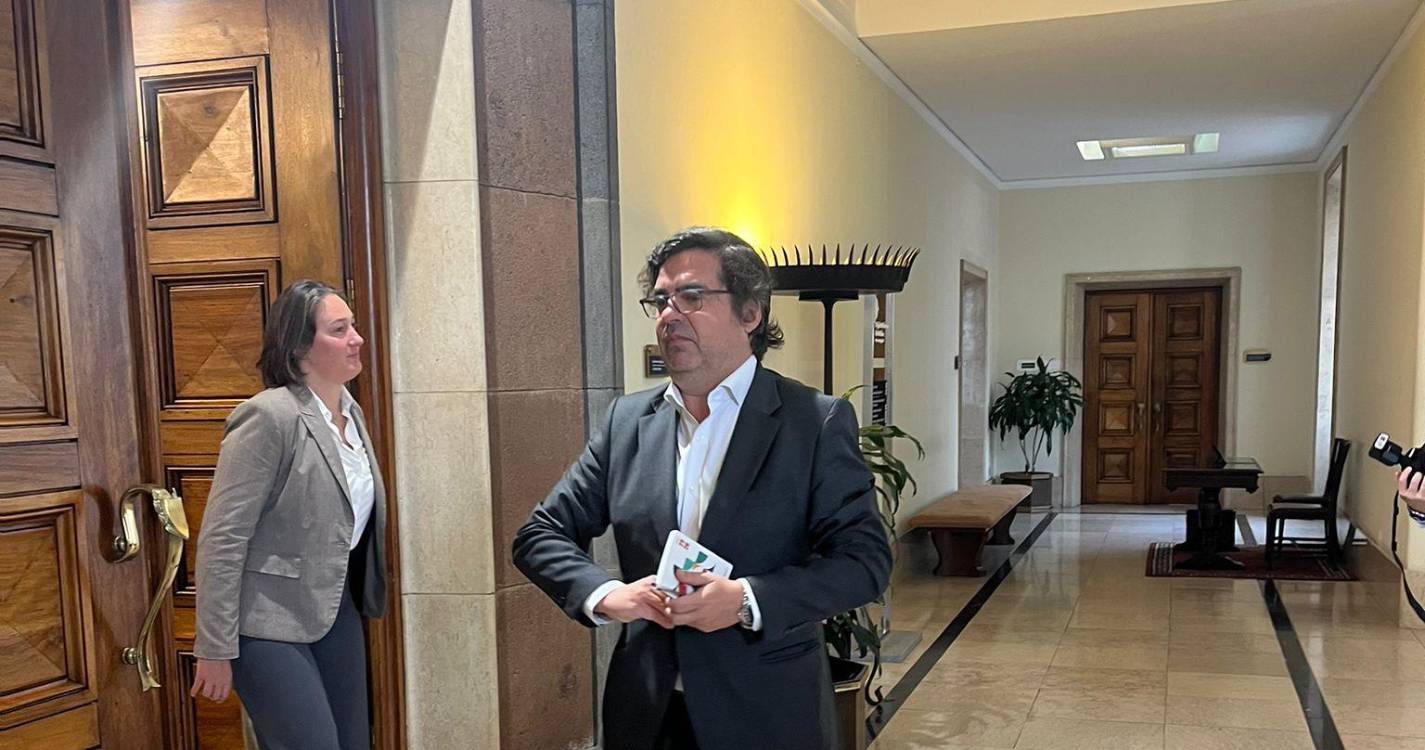 IL diz que “a única solução que os governos têm adotado [na área da Saúde] é despejar dinheiro para cima do problema”