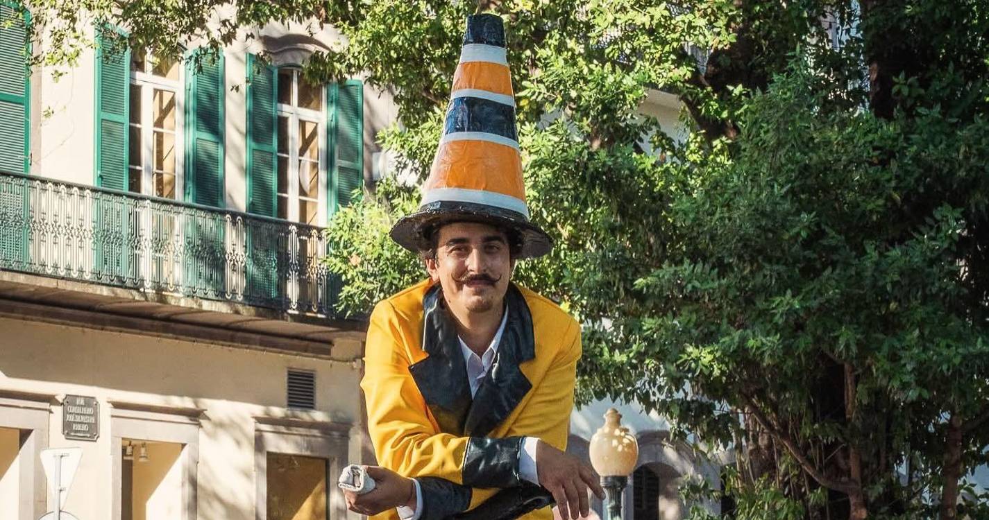 Oficina gratuita de malabarismo na Casa do Povo de Santana