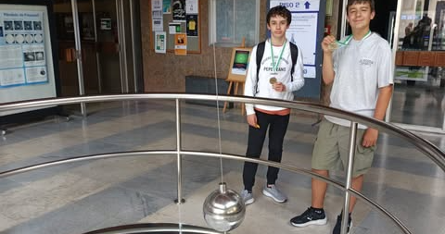 Dois alunos da ‘Bartolomeu Perestrelo’ conquistam medalha de prata na Fase Nacional das Olimpíadas de Física