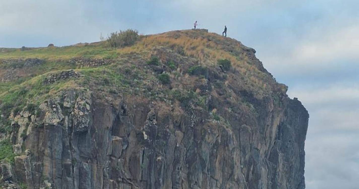 Continuam a desafiar o perigo no Miradouro do Guindaste
