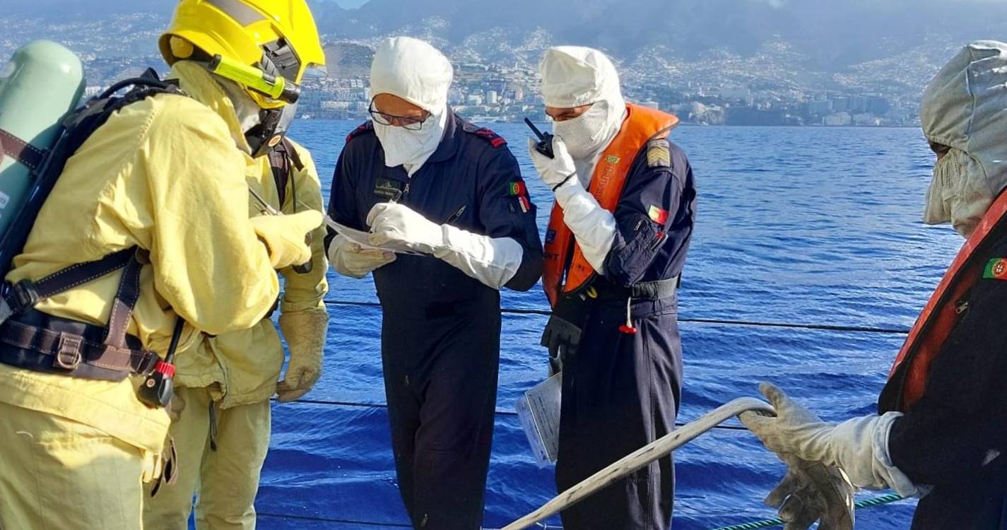 Navio da Marinha conclui treino de resposta a emergências a bordo