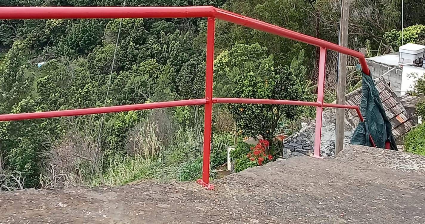 Junta da Ribeira Brava colocou varandas em veredas da freguesia