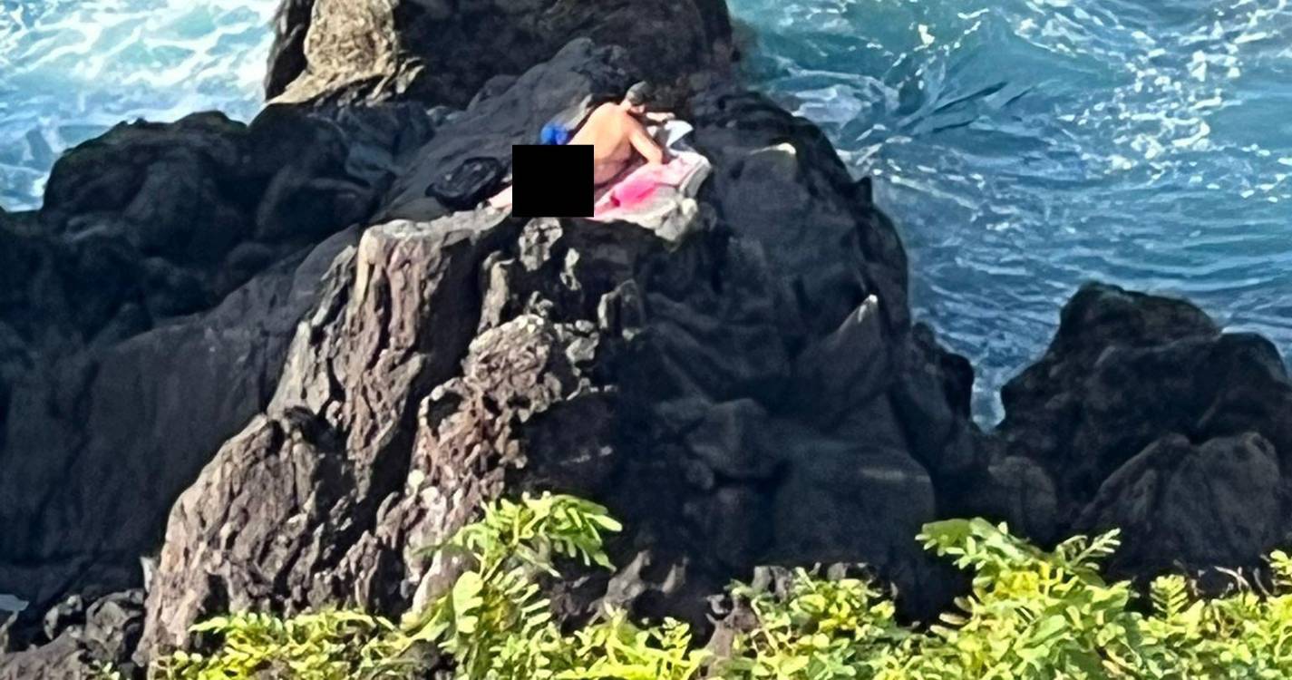 Nudismo desperta curiosidade na promenade do Lido