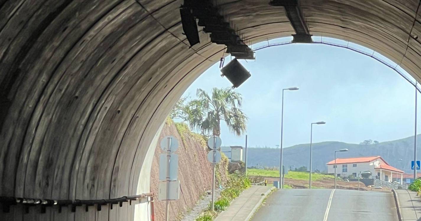 Sistema de iluminação de túnel na Ponta do Pargo em risco de cair (com vídeo)