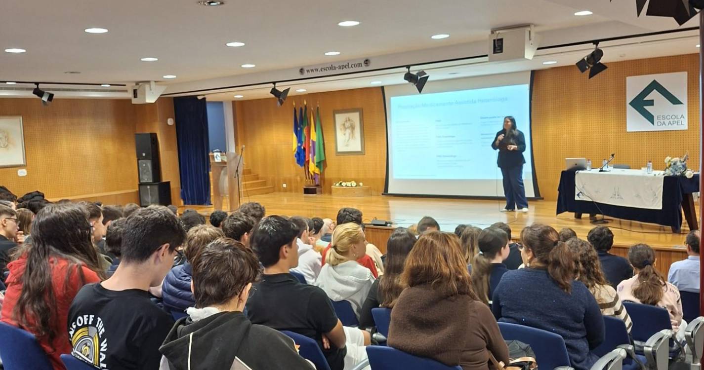 300 alunos da Apel presenciaram aula de bioética