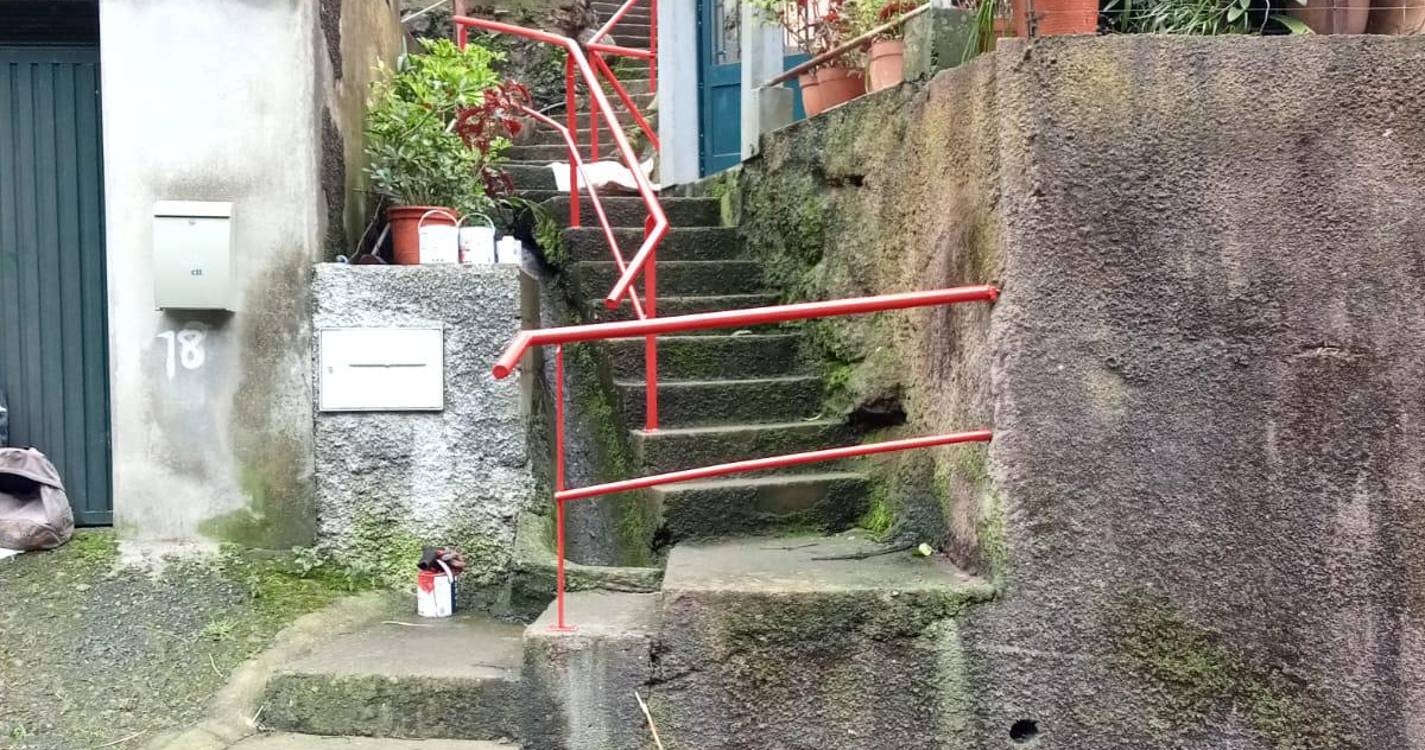 Junta da Ribeira Brava colocou varandas em veredas da freguesia