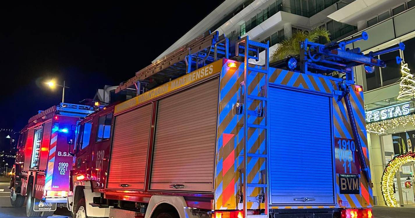 Suspeita de fuga de gás em apartamentos no Funchal mobiliza duas corporações