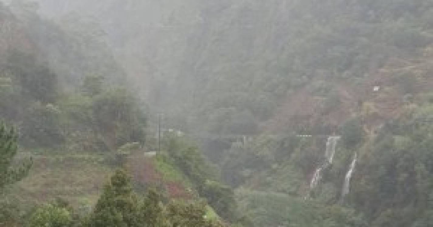 Zonas altas do Faial e São Roque do Faial amanheceram assim... (com fotos)