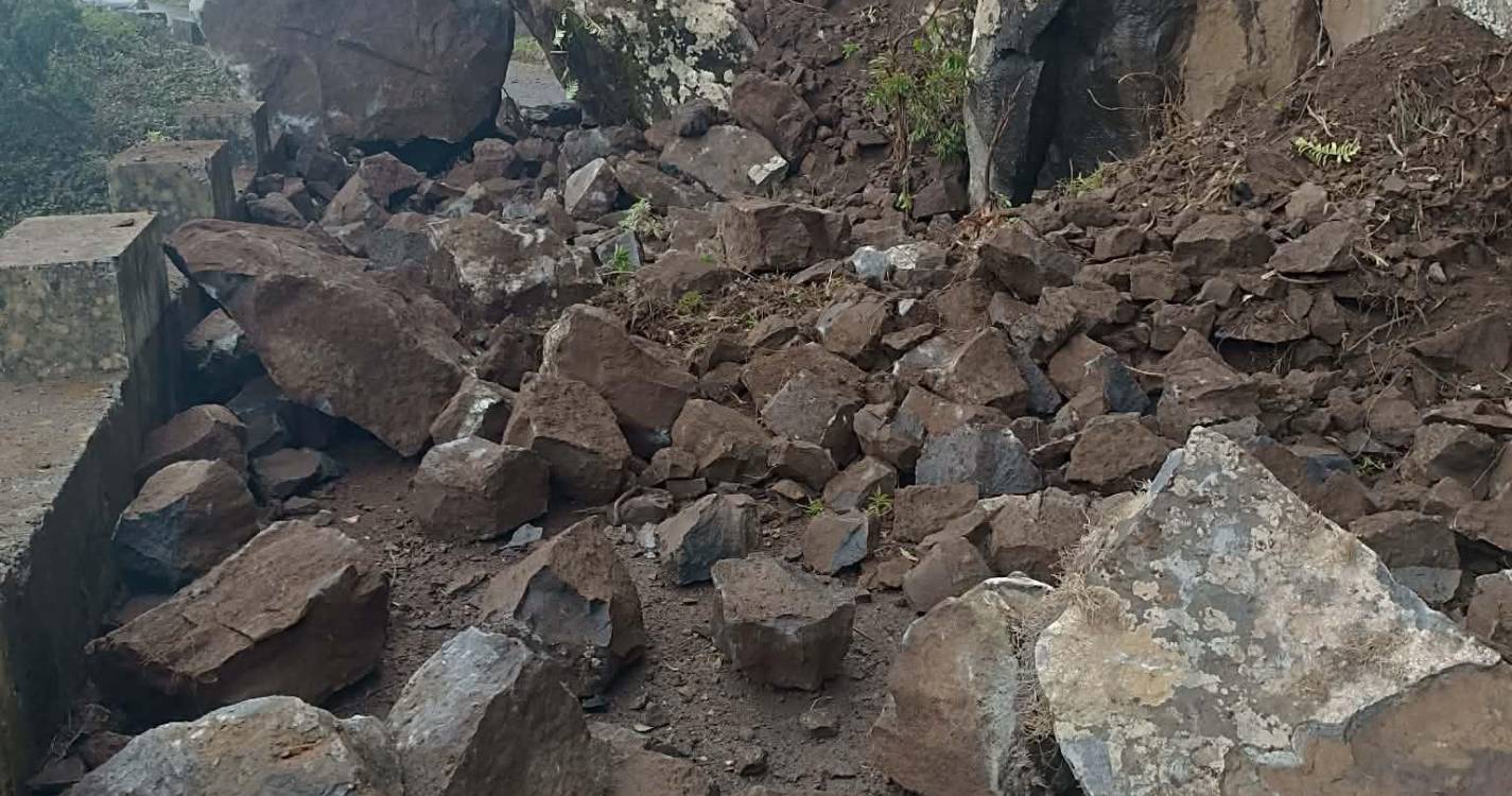 Derrocada isola acesso à Fajã de Dentro sem causar vítimas