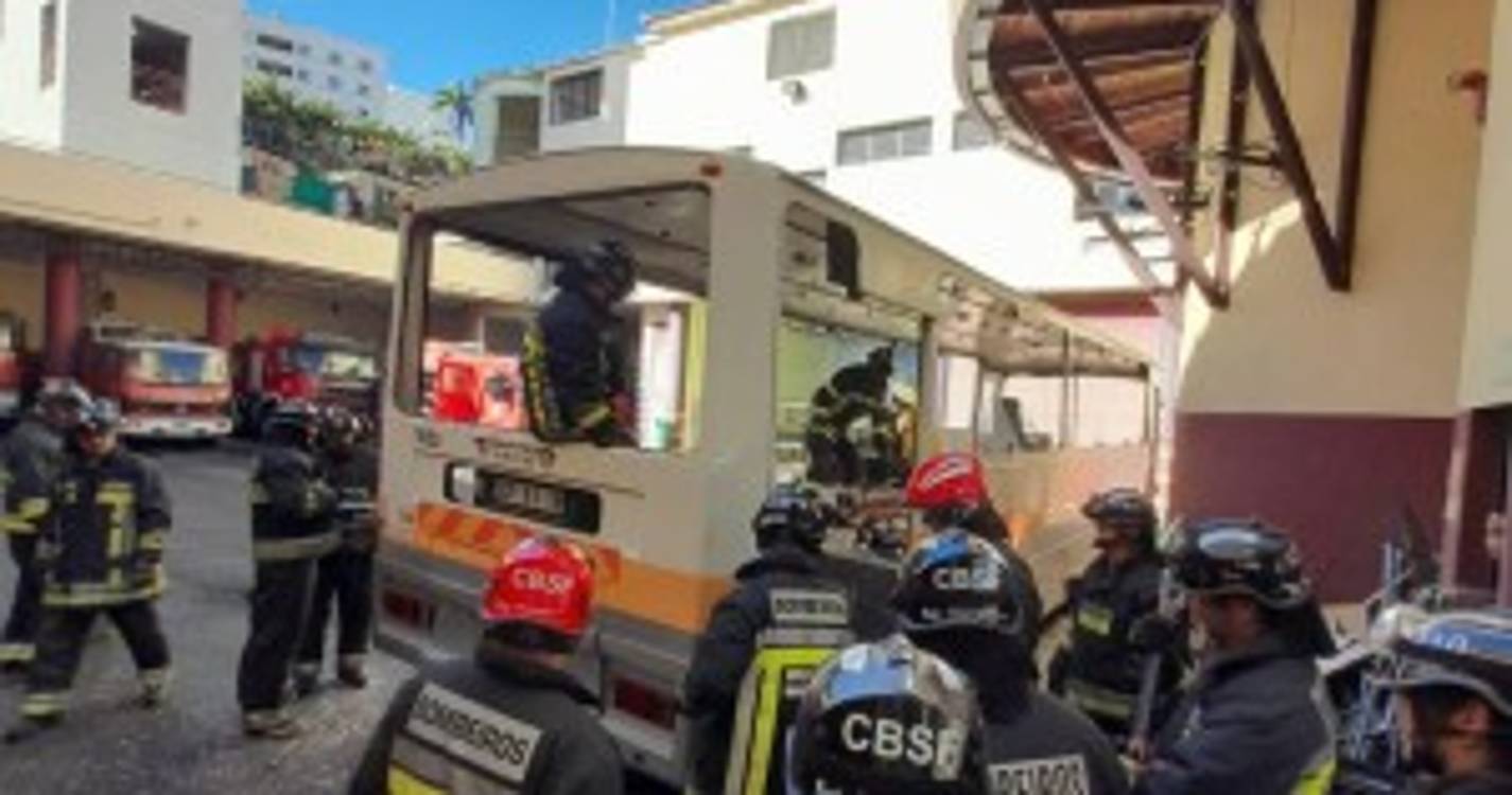 Bombeiros Sapadores testam ferramentas em treino operacional