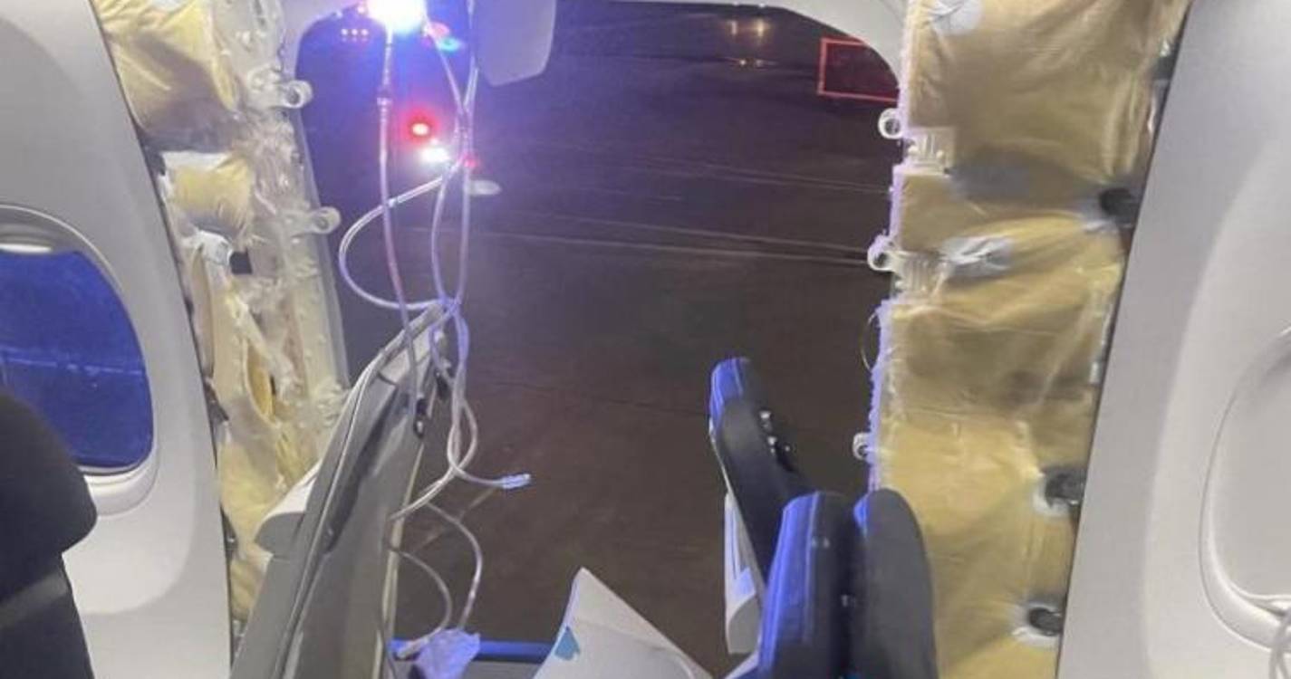 Avião aterra de emergência após perder uma janela (com vídeo)