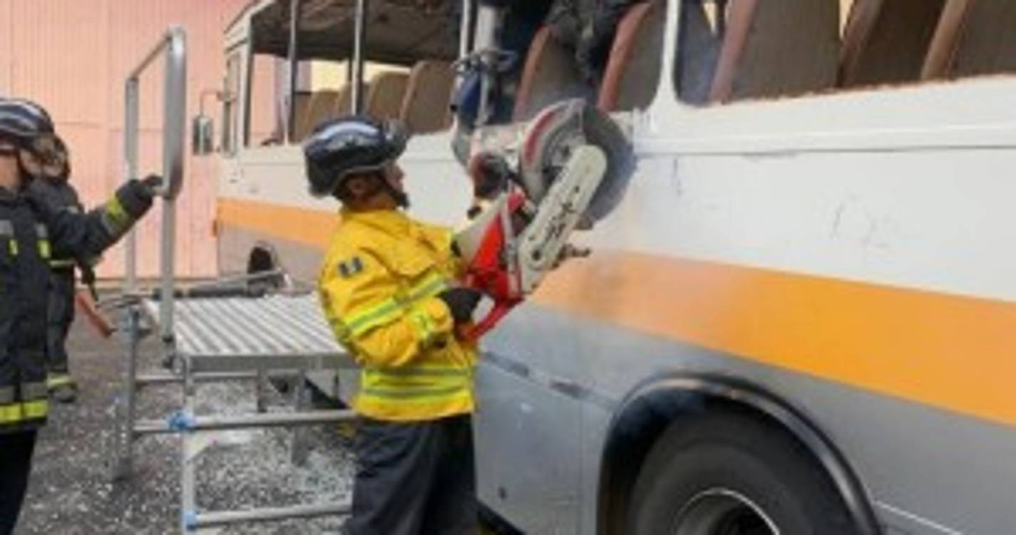 Bombeiros Sapadores testam ferramentas em treino operacional