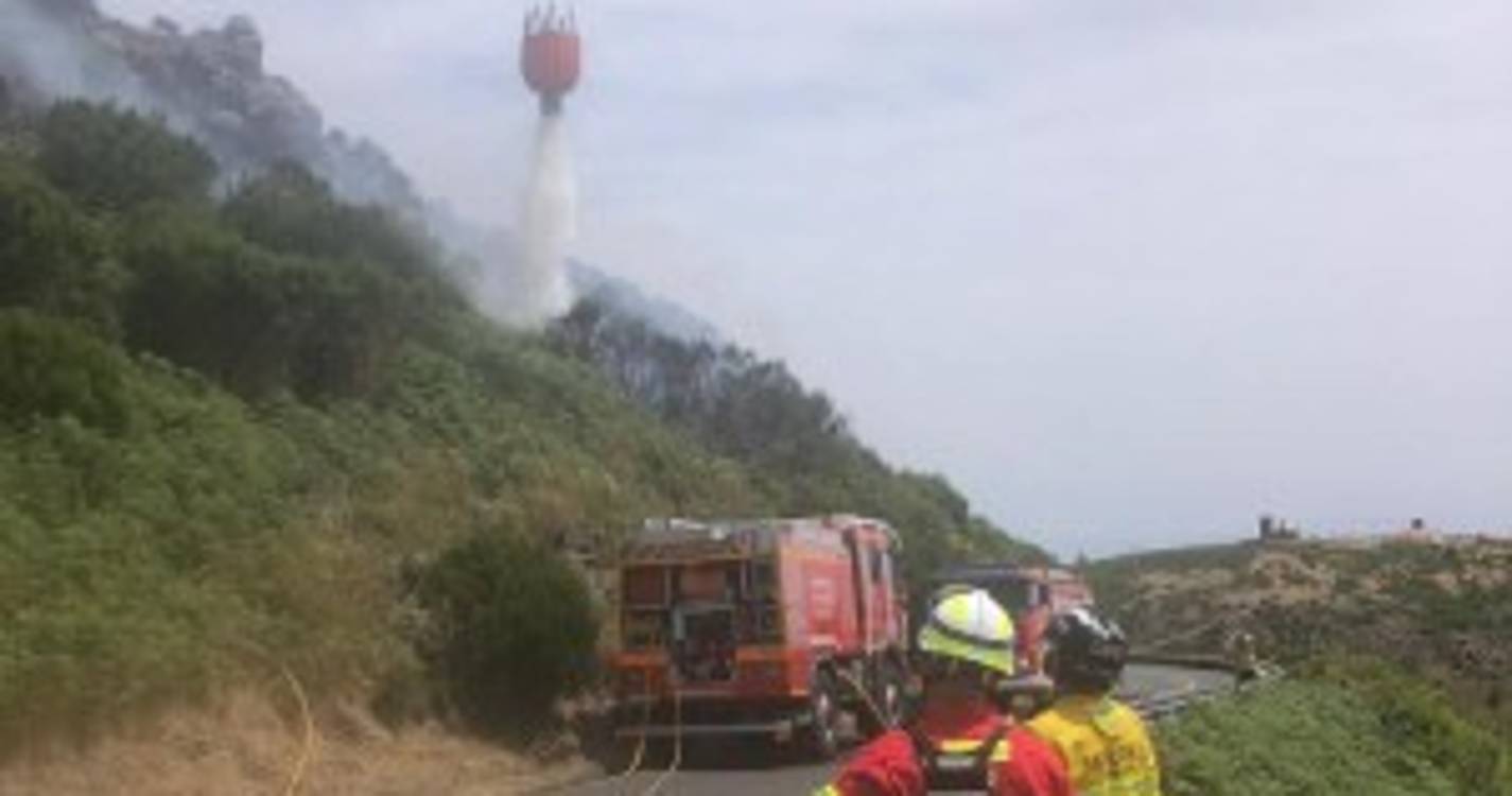 Veja imagens do combate ao fogo causado por uma viatura que se incendiou (fotos e vídeo)