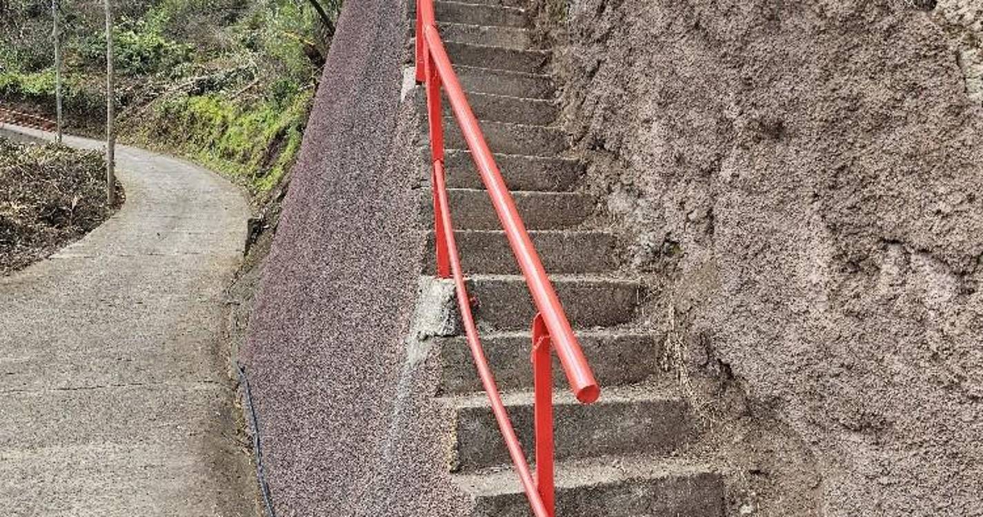 Junta da Ribeira Brava colocou varandas em veredas da freguesia