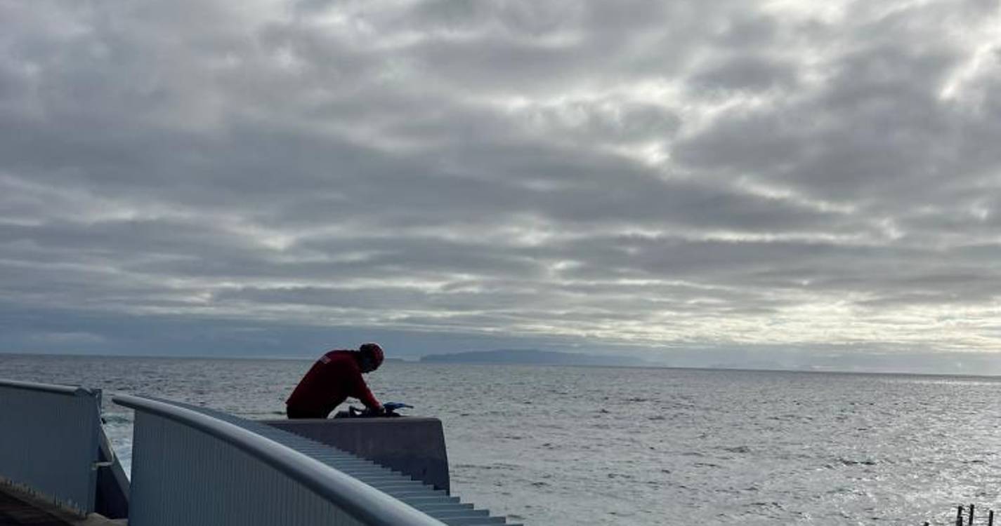 Bombeiros e mergulhadores efetuam treino de resgate nos Reis Magos
