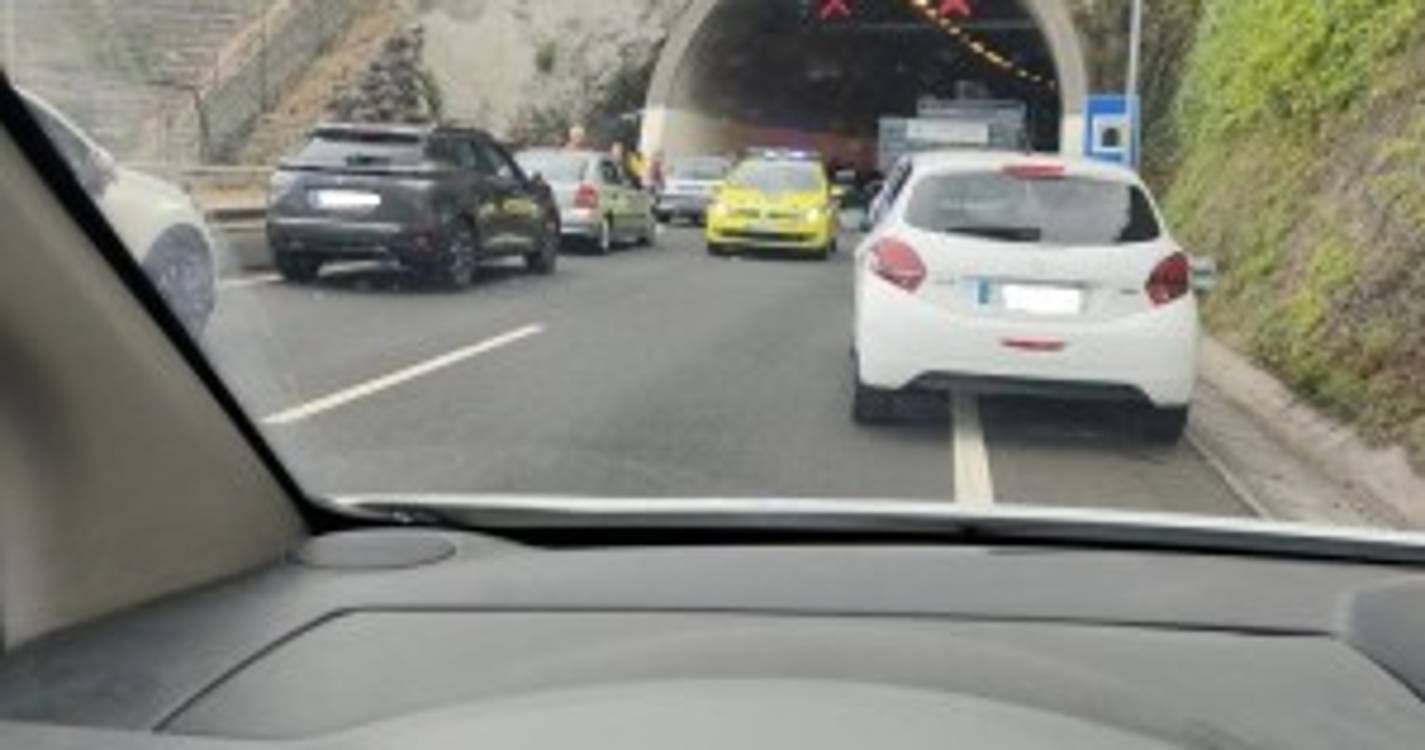 Acidente à entrada do túnel do Cabo Girão causa um ferido