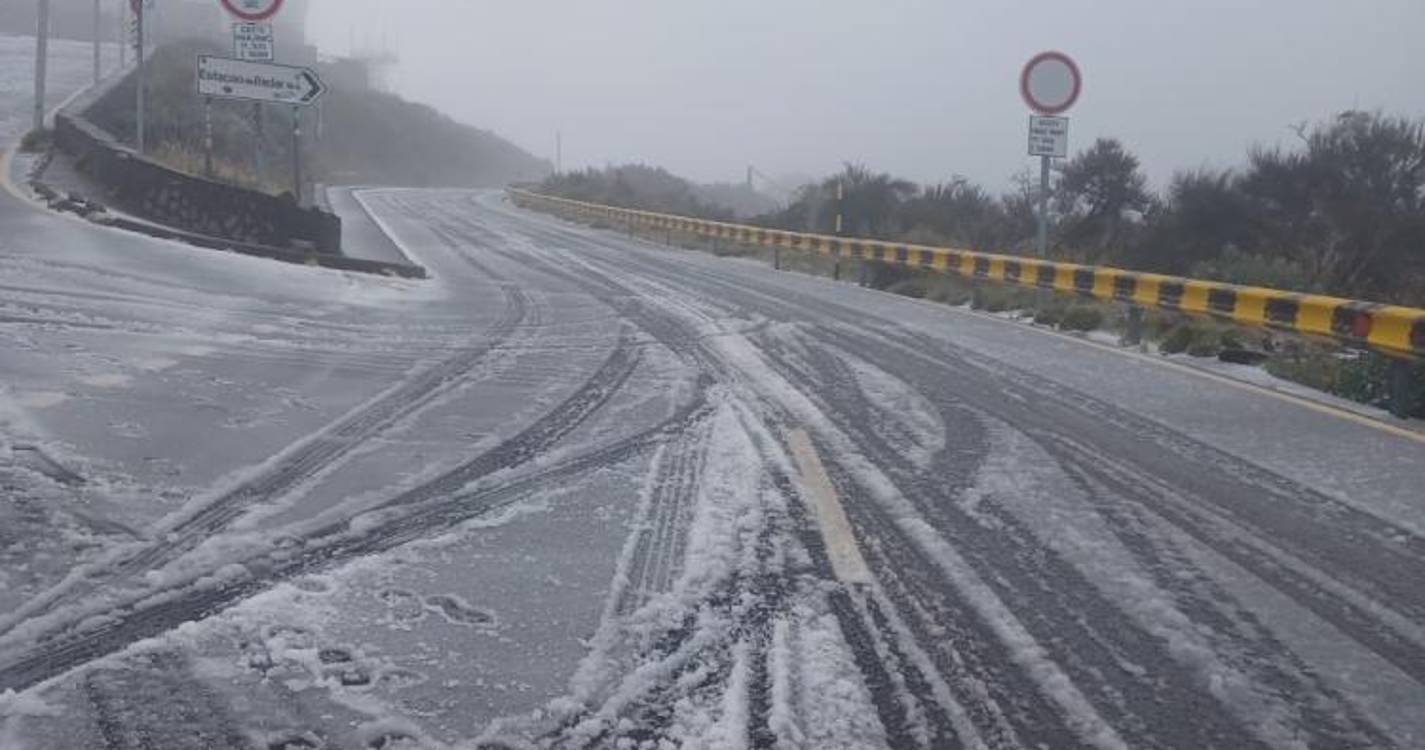 Pico do Areeiro ‘pintado’ de branco (com fotos)