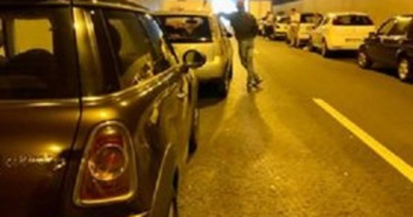 Acidente à entrada do túnel do Cabo Girão causa um ferido