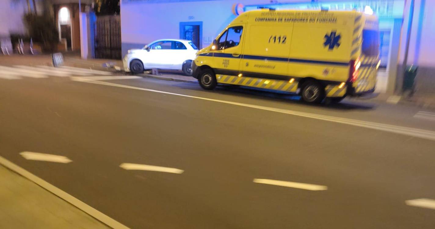 Despiste esta madrugada na Estrada Monumental provoca danos avultados
