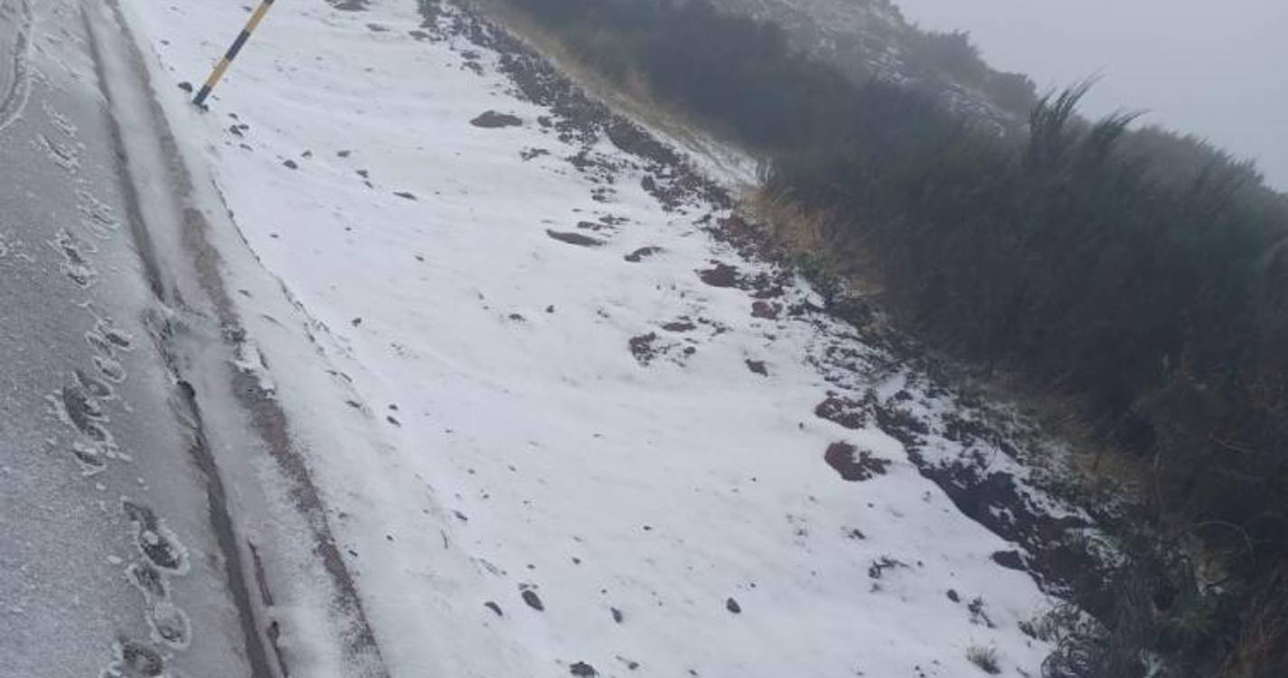 Pico do Areeiro ‘pintado’ de branco (com fotos)