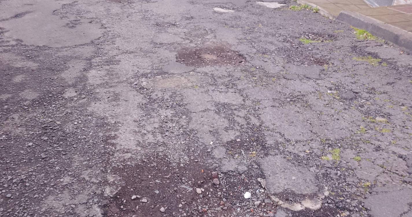 Moradores queixam-se do estado da estrada em Campanário