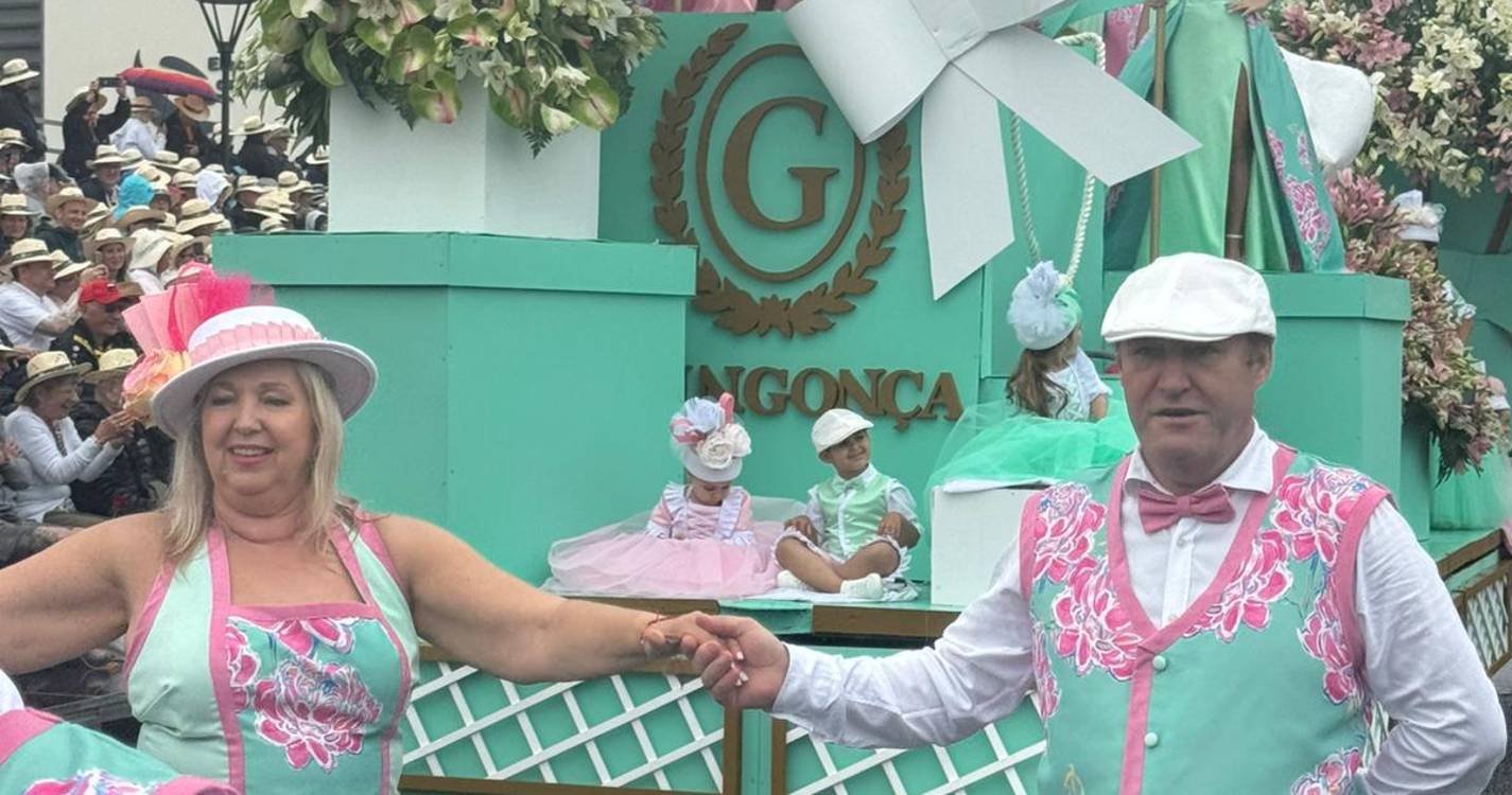 Veja como foi o primeiro cortejo da Festa da Flor (com fotos)