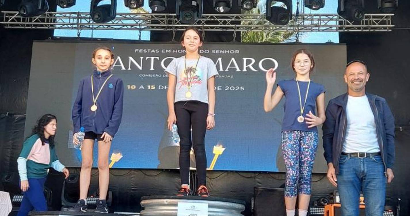 Centenas de crianças de Santa Cruz participaram no ‘varrer dos armários’