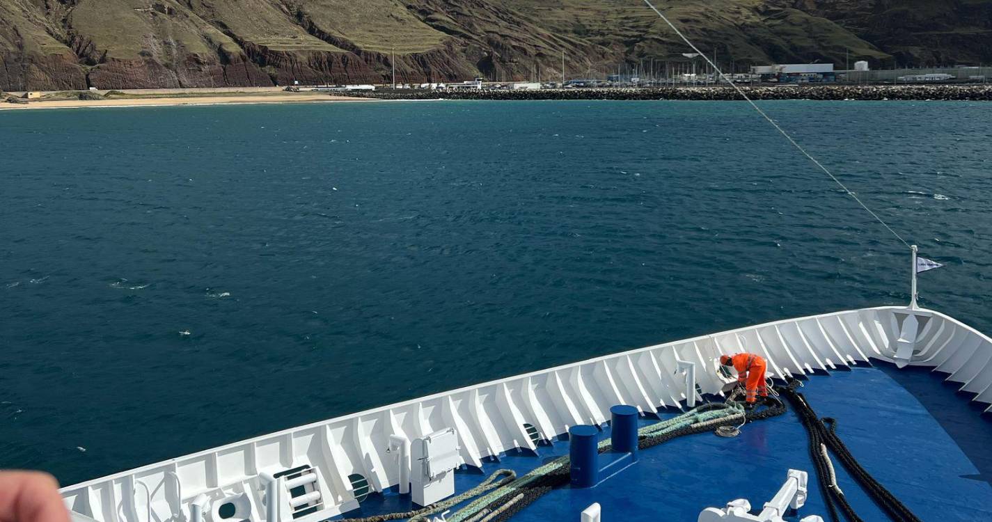Passageiro denuncia paragem do Lobo Marinho durante a viagem, Porto Santo Line fala em “falso alarme”