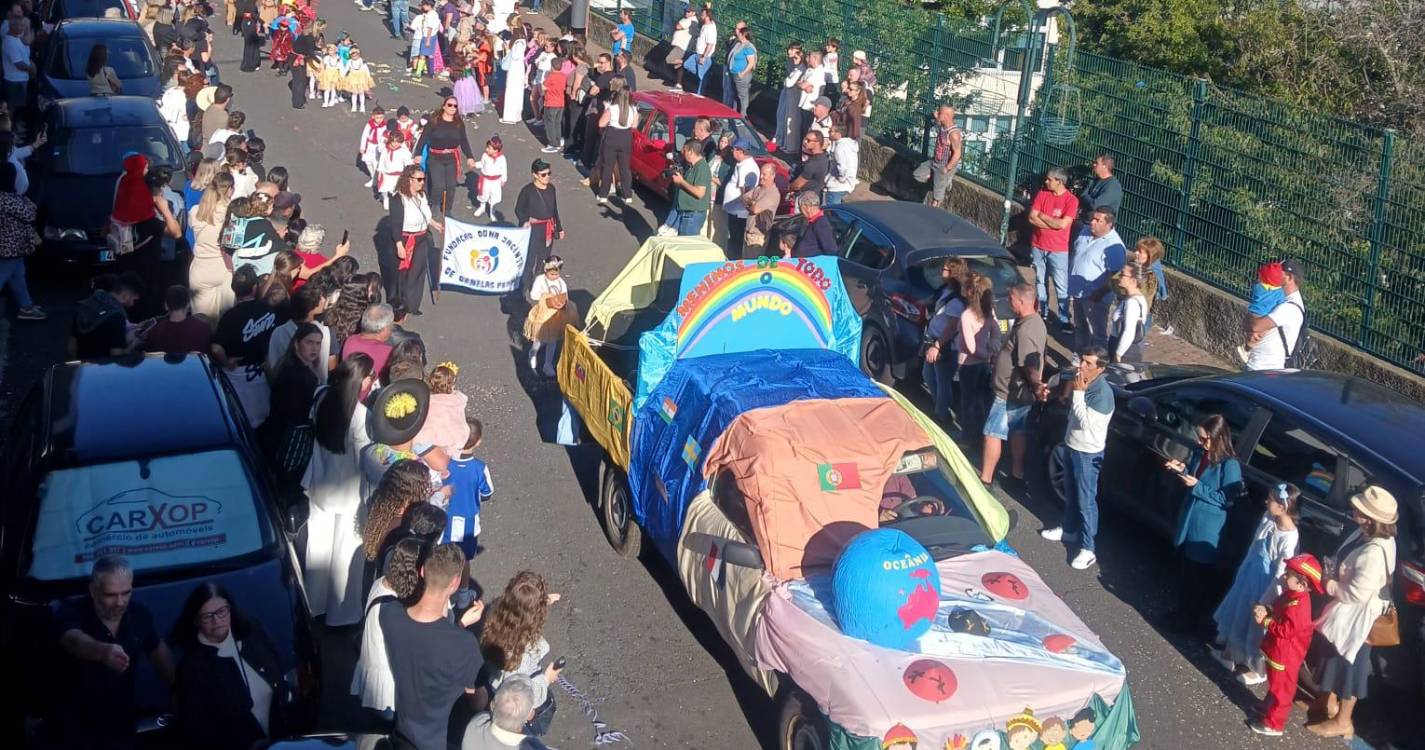 Cortejo atrai milhares de pessoas ao Estreito de Câmara de Lobos