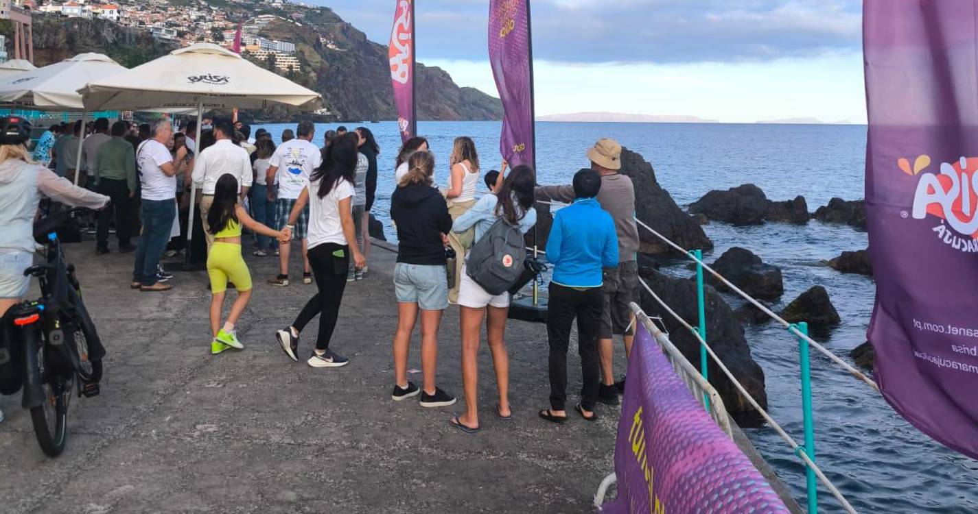 Praia de São Tiago em festa aguarda canoístas em travessia inédita (com fotos e vídeo)