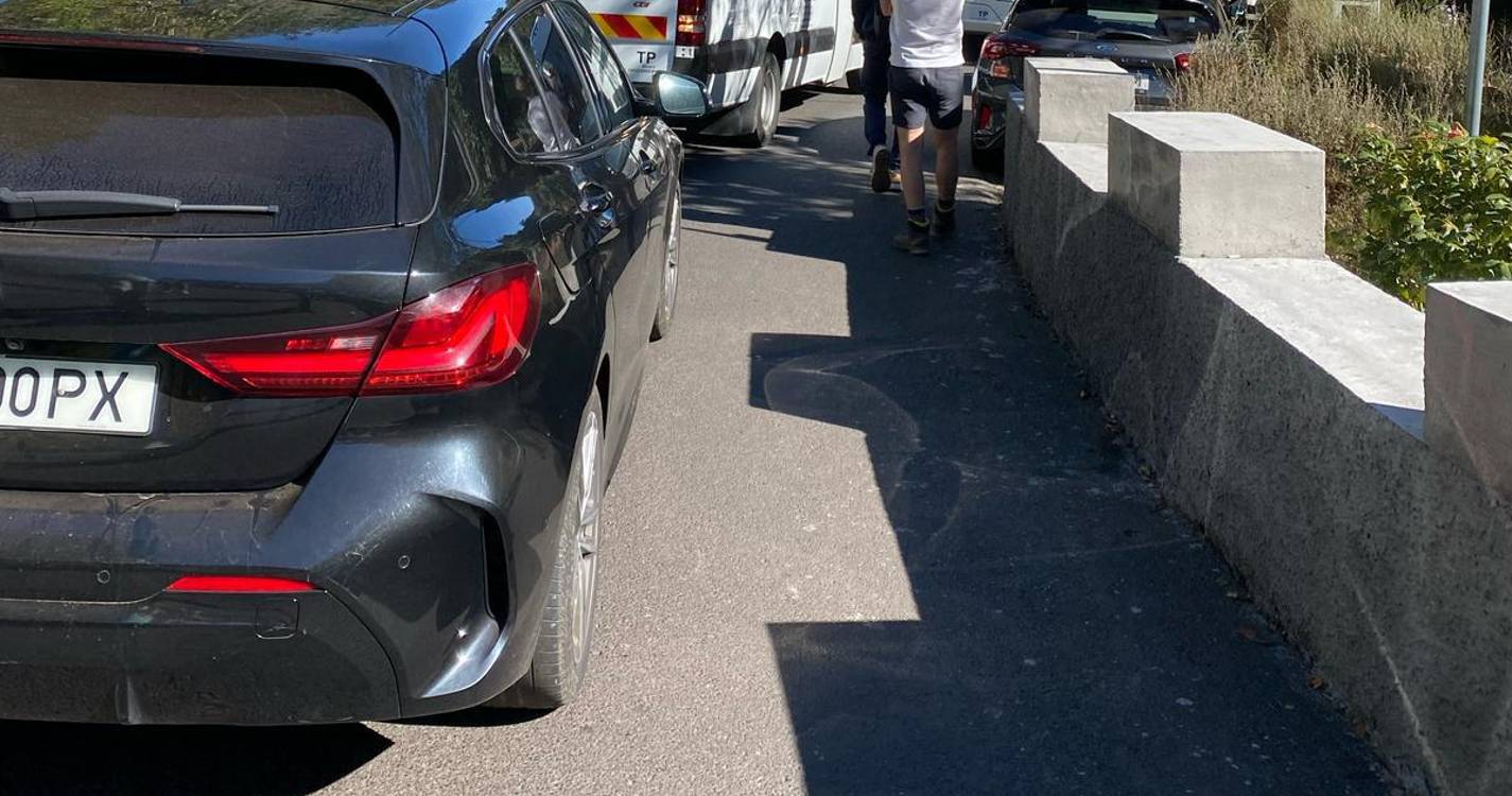 Trânsito parado para ver as trutas no Ribeiro Frio