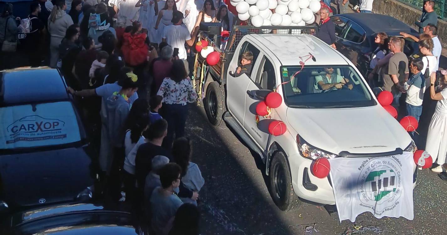 Cortejo atrai milhares de pessoas ao Estreito de Câmara de Lobos