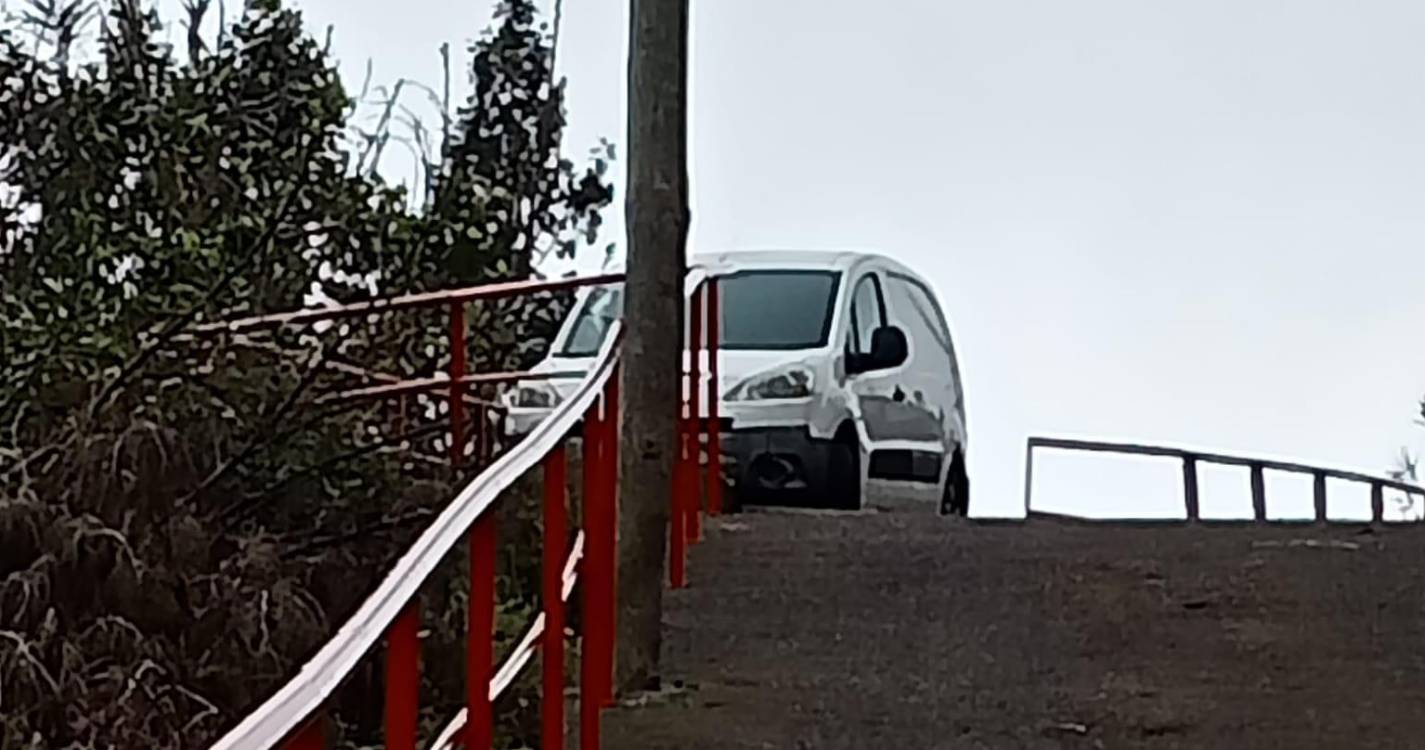 Junta da Ribeira Brava colocou varandas em veredas da freguesia