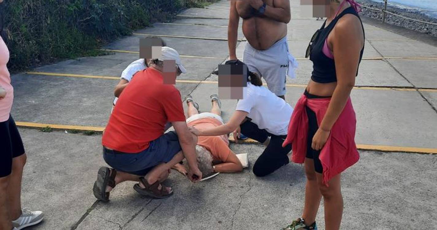 Mulher fica ferida na sequência de uma queda na Praia Formosa