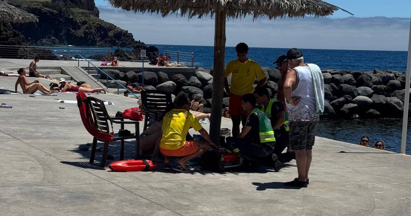 Banhista assistido na Praia dos Reis Magos após perda de consciência