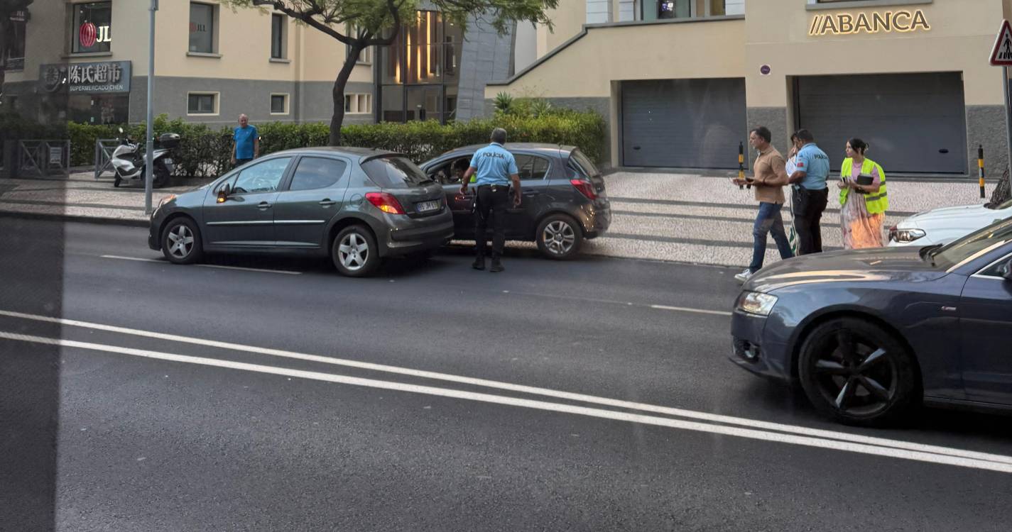 Choque sem feridos na Avenida do Infante