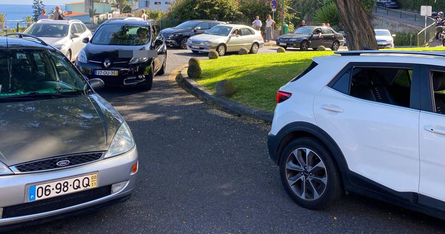 Estacionamento irregular bloqueia socorro
