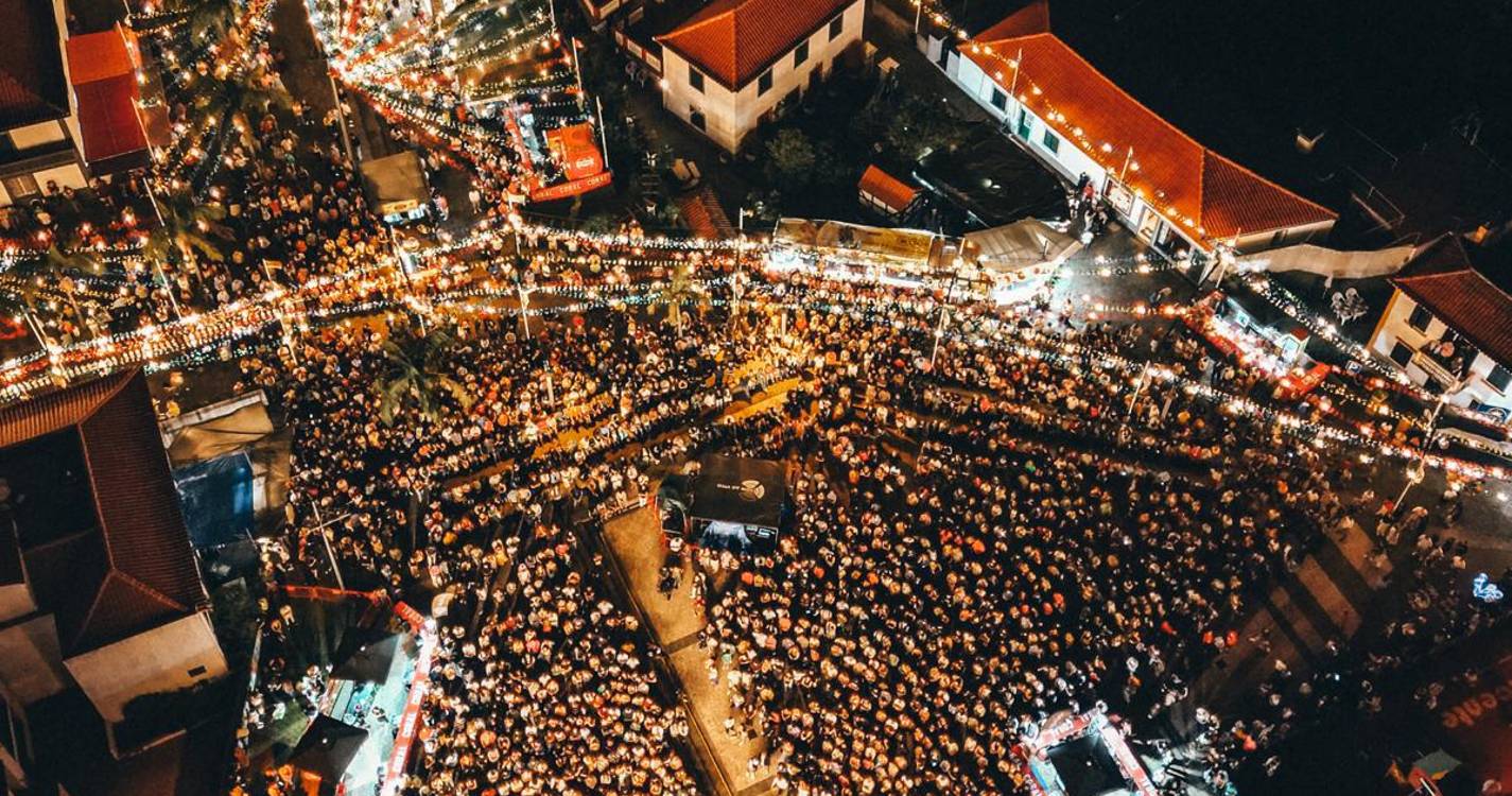 Mar de gente em São Vicente