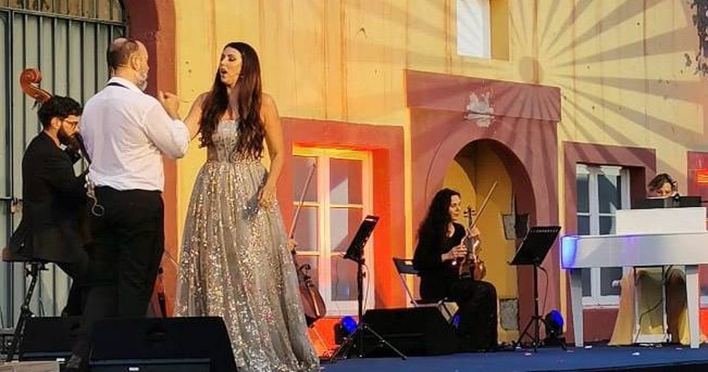 Ópera leva ‘amor e confusão’ à Fortaleza do Pico (com fotos)